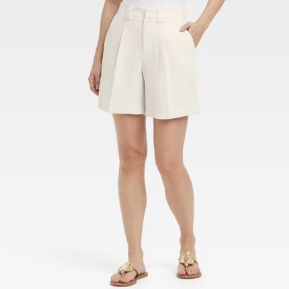 Women's Signature Crepe
Bermuda Shorts - A New Day™
Cream color Size 8